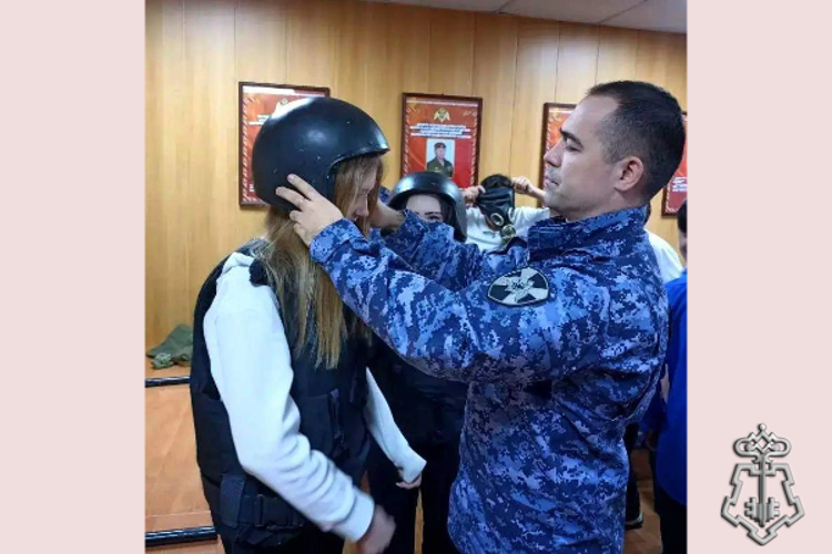 Росгвардейцы провели урок мужества для школьников в Подмосковье