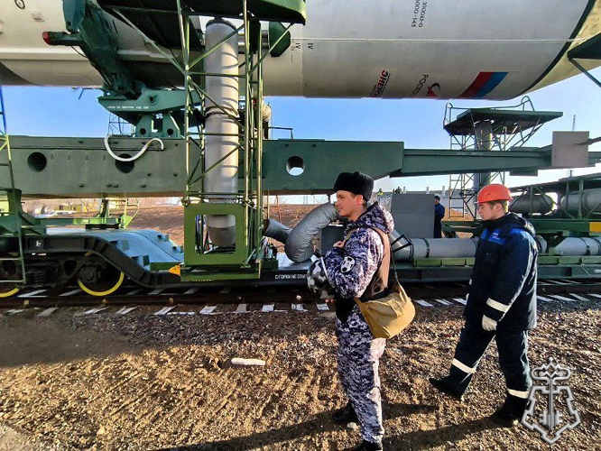 Росгвардейцы обеспечили безопасность транспортировки ракеты-носителя «Союз» на космодроме «Байконур» (видео)