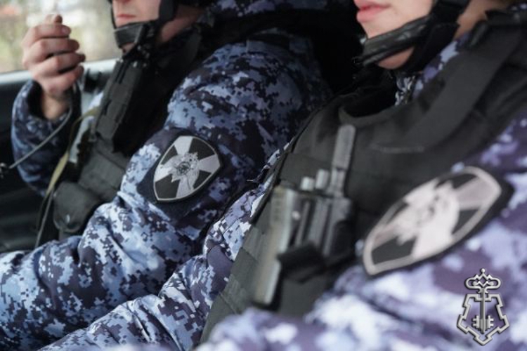 Росгвардейцы задержали подростка за попытку поджога военторга в Подмосковье (видео)