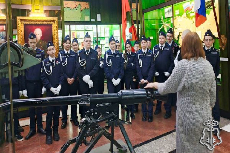 Росгвардейцы организовали экскурсию для кадет в Подмосковье