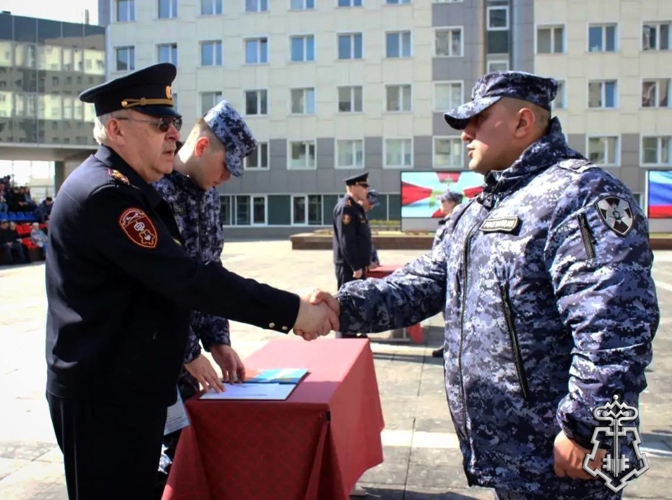 В Международный день спорта героем ведомственной рубрики "Знай наших" стал сотрудник вневедомственной охраны подмосковного главка Росгвардии (видео)