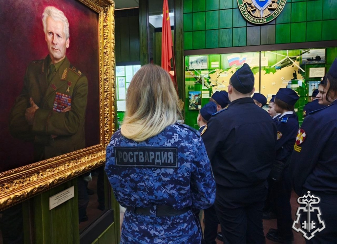 Росгвардейцы организовали экскурсию для кадет в Подмосковье