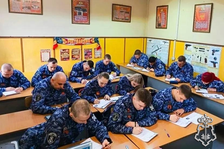 В Подмосковье сотрудники Росгвардии и воспитанники подшефных кадетских классов приняли участие в «Диктанте Победы»