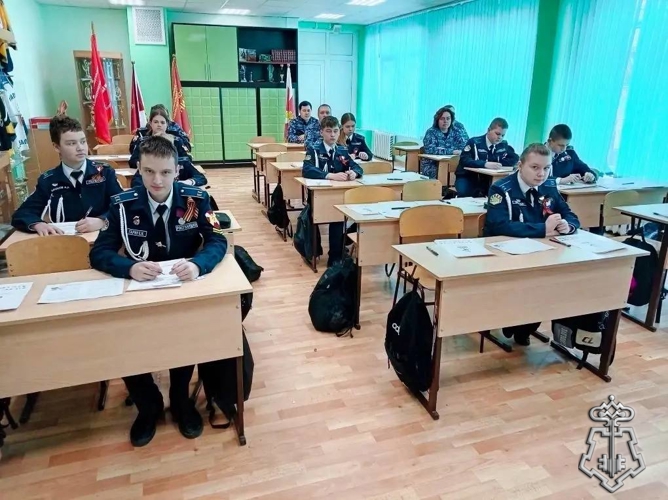 В Подмосковье сотрудники Росгвардии и воспитанники подшефных кадетских классов приняли участие в «Диктанте Победы»