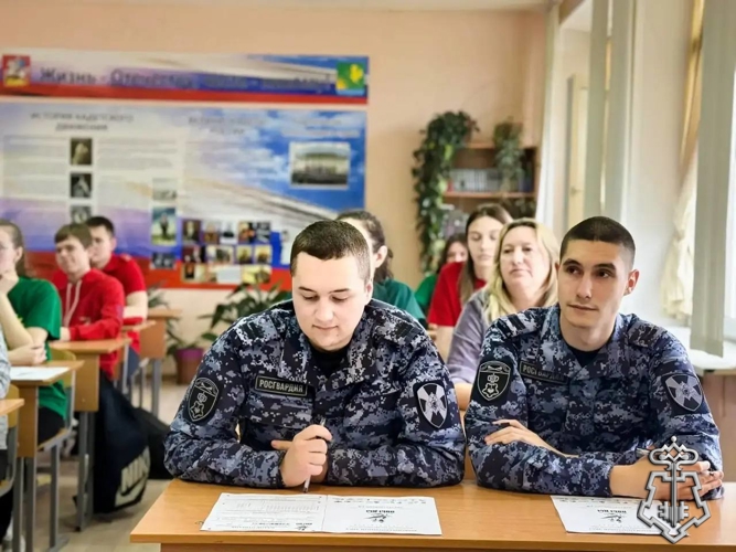 В Подмосковье сотрудники Росгвардии и воспитанники подшефных кадетских классов приняли участие в «Диктанте Победы»