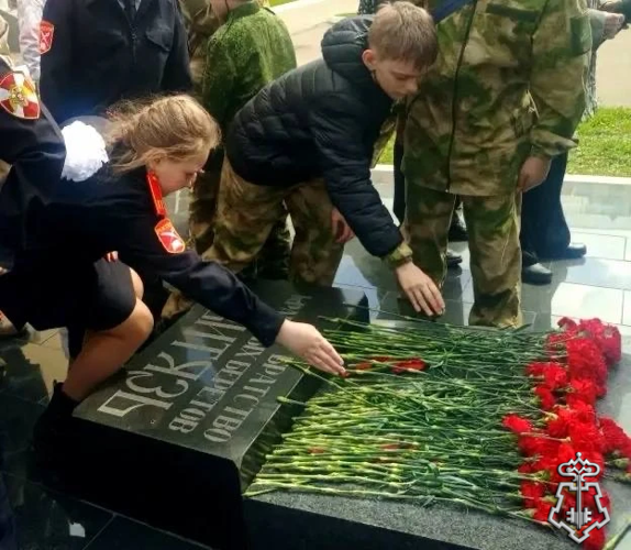 Росгвардейцы организовали экскурсию для кадет в Подмосковье