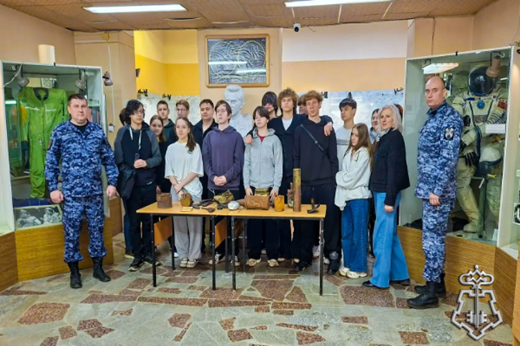 Росгвардейцы провели патриотическое мероприятие для учащихся школ и техникума в Подмосковье 