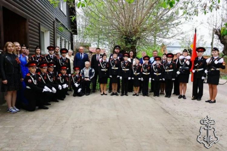 Сотрудники подмосковного главка Росгвардии приняли участие в акции «Парад у дома ветерана»