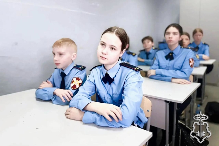 Росгвардейцы провели урок безопасности для кадетского класса в Подмосковье