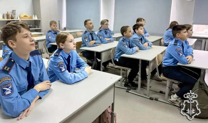 Росгвардейцы провели патриотическое занятие со школьниками в Подмосковье