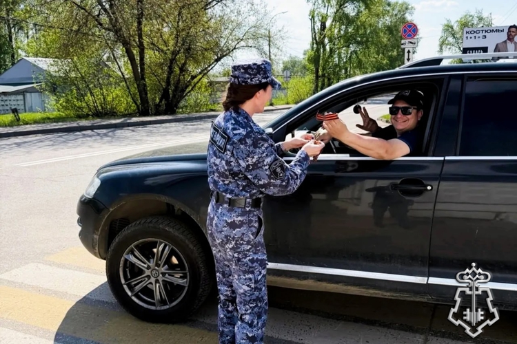 Росгвардейцы продолжают патриотическую акцию «Георгиевская ленточка» в Подмосковье