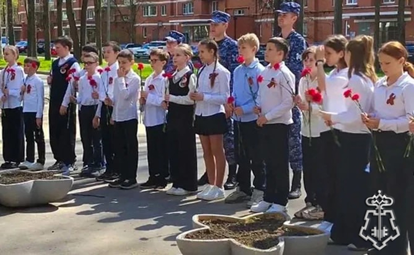 Росгвардейцы приняли участие в патриотической акции «Вахта памяти»