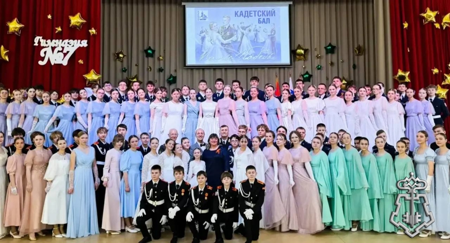 Росгвардейцы организовали кадетский бал «Вальс Победы» в Подмосковье