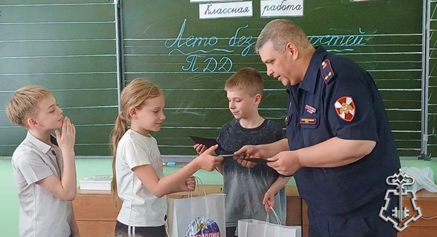 Росгвардейцы рассказали школьникам о правилах безопасного поведения на каникулах в Подмосковье