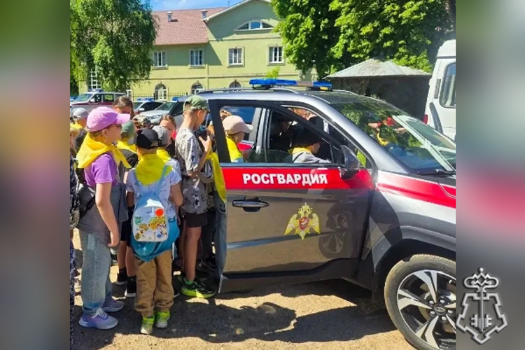 Росгвардейцы организовали День открытых дверей для подрастающего поколения в Подмосковье
