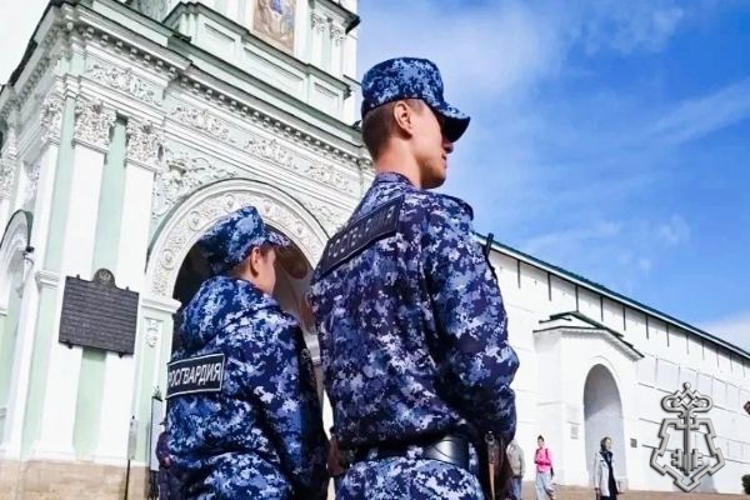 Росгвардейцы обеспечили безопасность богослужения в День Святой Троицы в Подмосковье