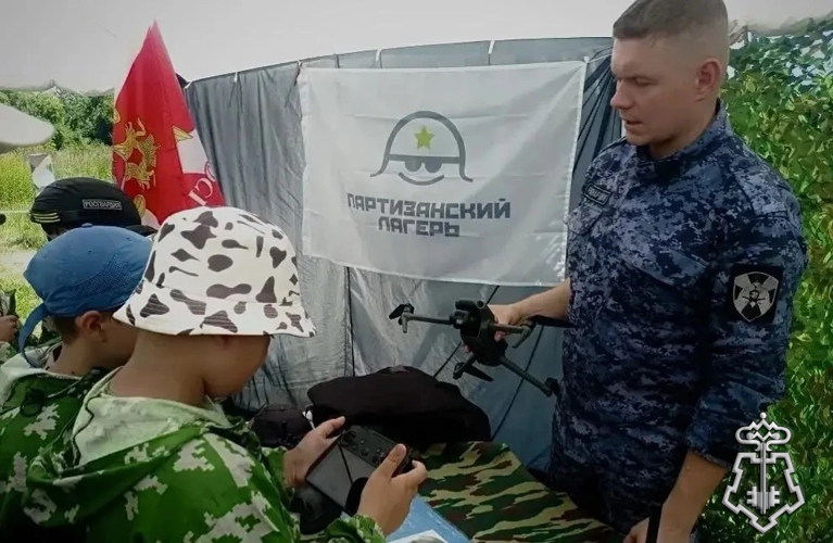 Сотрудники Росгвардии провели урок мужества для молодежи в Подмосковье 