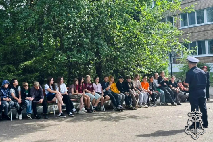 Росгвардейцы посетили детский лагерь «Мир на озере» в Подмосковье