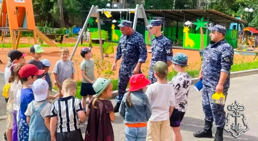 Росгвардейцы провели «Урок безопасности» для детей в Подмосковье