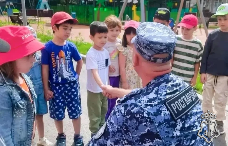 Росгвардейцы провели «Урок безопасности» для детей в Подмосковье