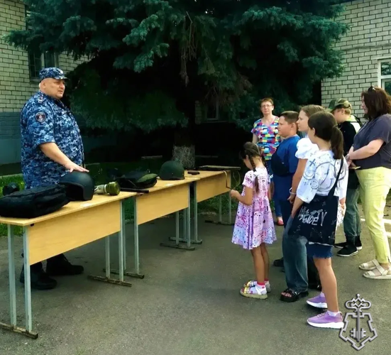 Росгвардейцы провели день открытых дверей для школьников в Подмосковье