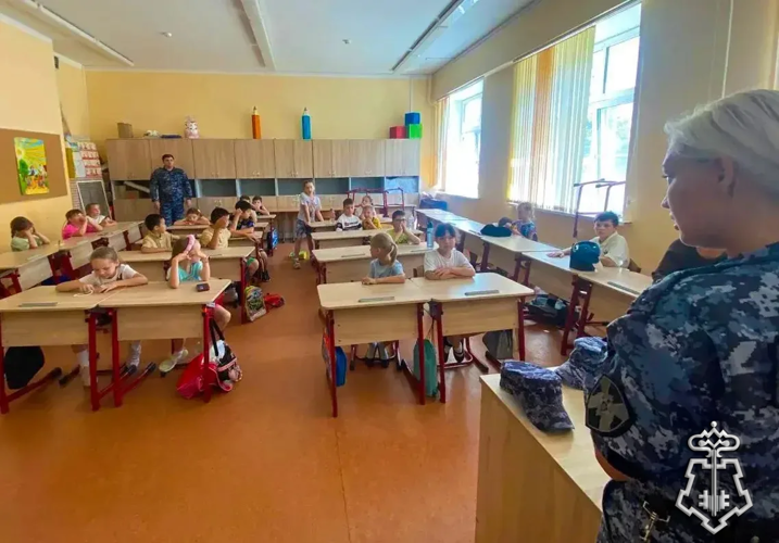 Росгвардейцы провели урок кибербезопасности для школьников в Подмосковье