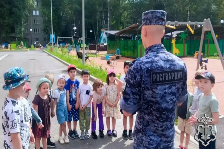 Росгвардейцы провели «Урок безопасности» для детей в Подмосковье