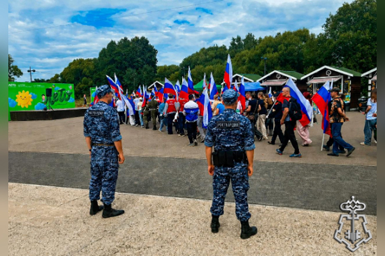 Росгвардейцы обеспечили безопасность праздничных мероприятий в честь Дня Государственного флага России в Подмосковье