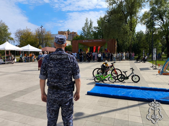 Росгвардейцы обеспечили безопасность праздничных мероприятий в честь Дня Государственного флага России в Подмосковье