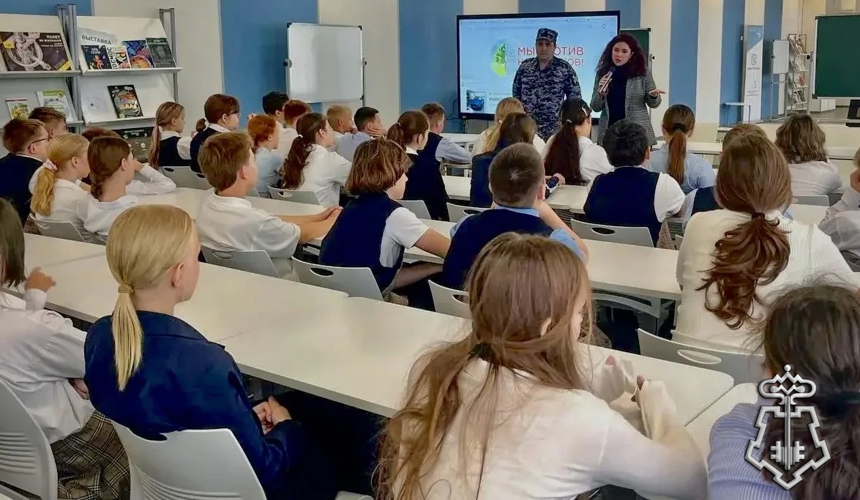 Росгвардейцы провели для школьников профилактическую встречу в Подмосковье