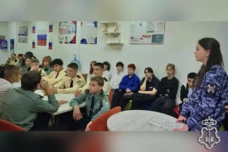 Росгвардейцы провели урок мужества для кадет в Подмосковье