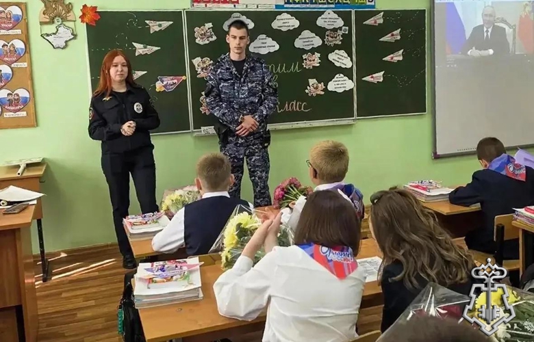 Росгвардейцы поздравили школьников с Днем знаний в Подмосковье