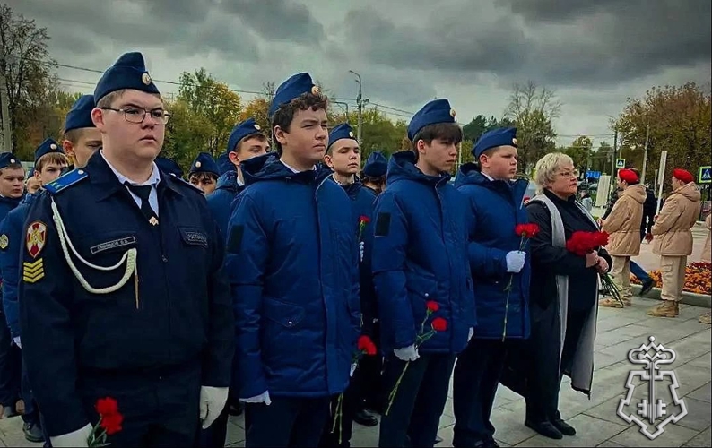 Росгвардейцы почтили память Подольских курсантов в Подмосковье