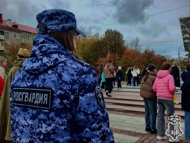 Росгвардейцы почтили память Подольских курсантов в Подмосковье
