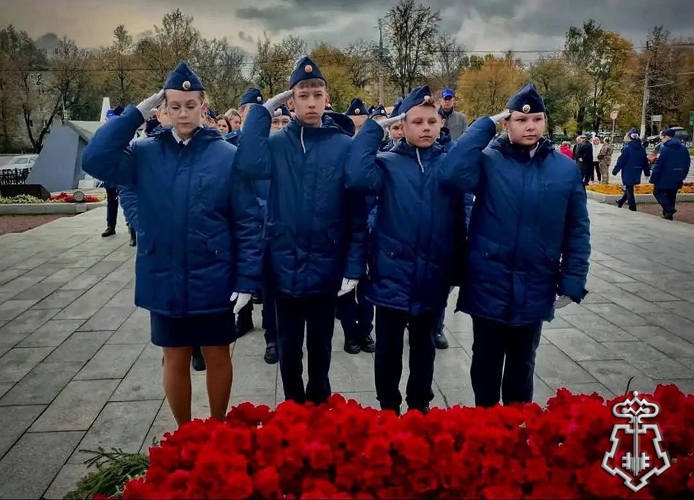 Росгвардейцы почтили память Подольских курсантов в Подмосковье