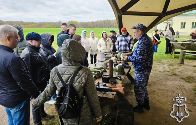 Росгвардеец организовал выставку на военно-патриотическом мероприятии в Подмосковье