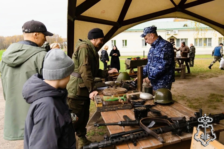 Росгвардеец организовал выставку на военно-патриотическом мероприятии в Подмосковье