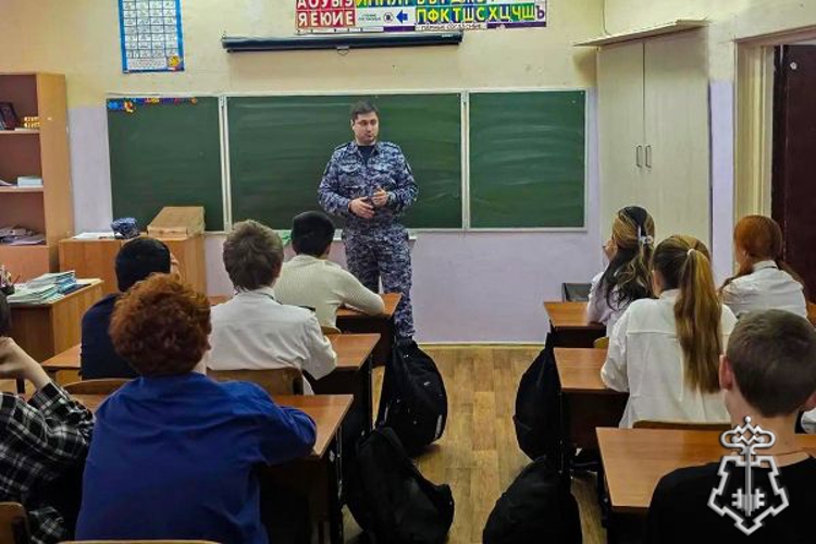 Росгвардейцы провели «Урок мужества» для кадетов в Подмосковье